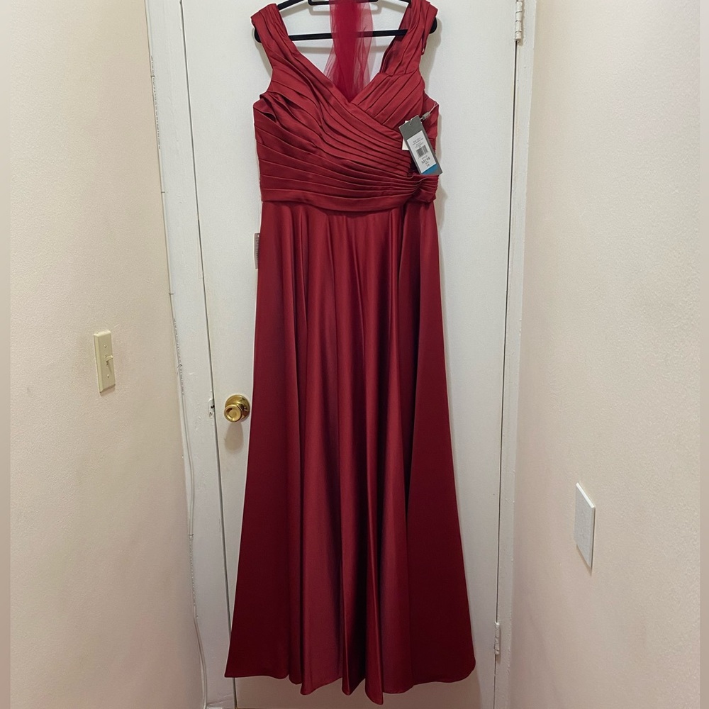 NWT Marsoni By Colors Satin Crepe Dress In Wine Color Size 16. ( M198 ) - Picture 3 of 12